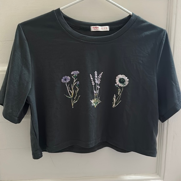 ❣️3/$30 ROMWE Floral Print Crop Top - Picture 1 of 6